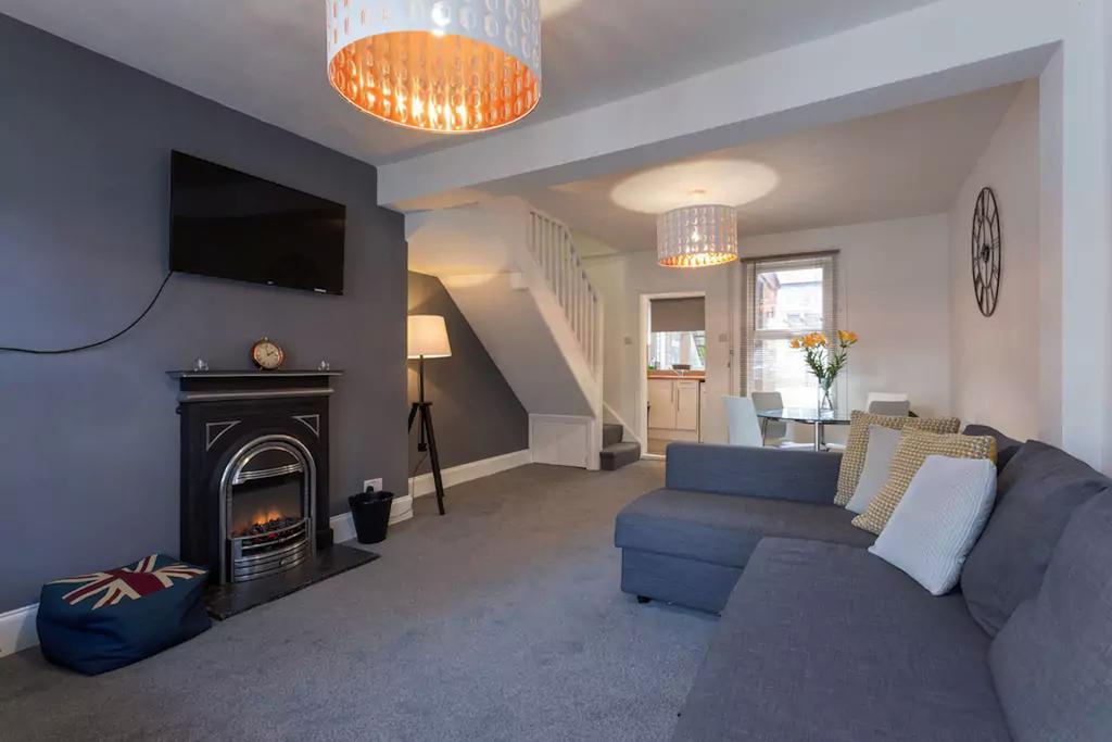 Hastings House - Modern 2 Bedroom House In Central Luton & Near Airport Bagian luar foto
